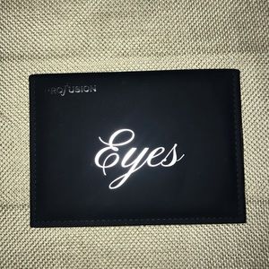 Eyeshadow/brow palette